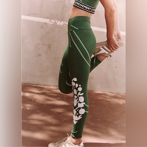 Free People FP Movement Never Better Logo Leggings - Heritage Green NWOT XS - Picture 3 of 5
